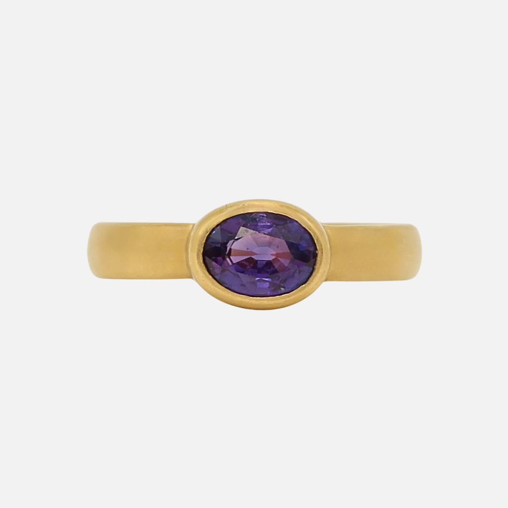 Sonoma Oval Purple Sapphire Ring in 20K Peach Gold