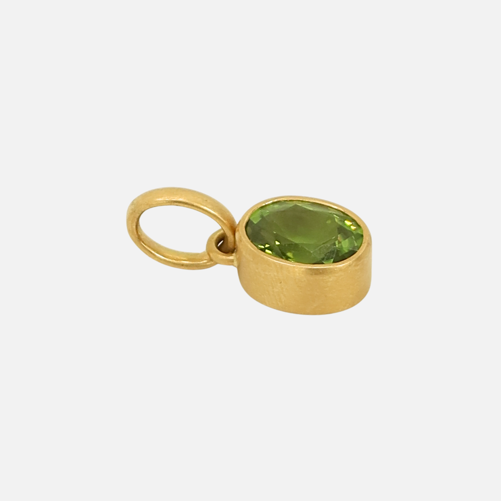 Sonoma Oval Peridot Pendant in 20K Peach Gold