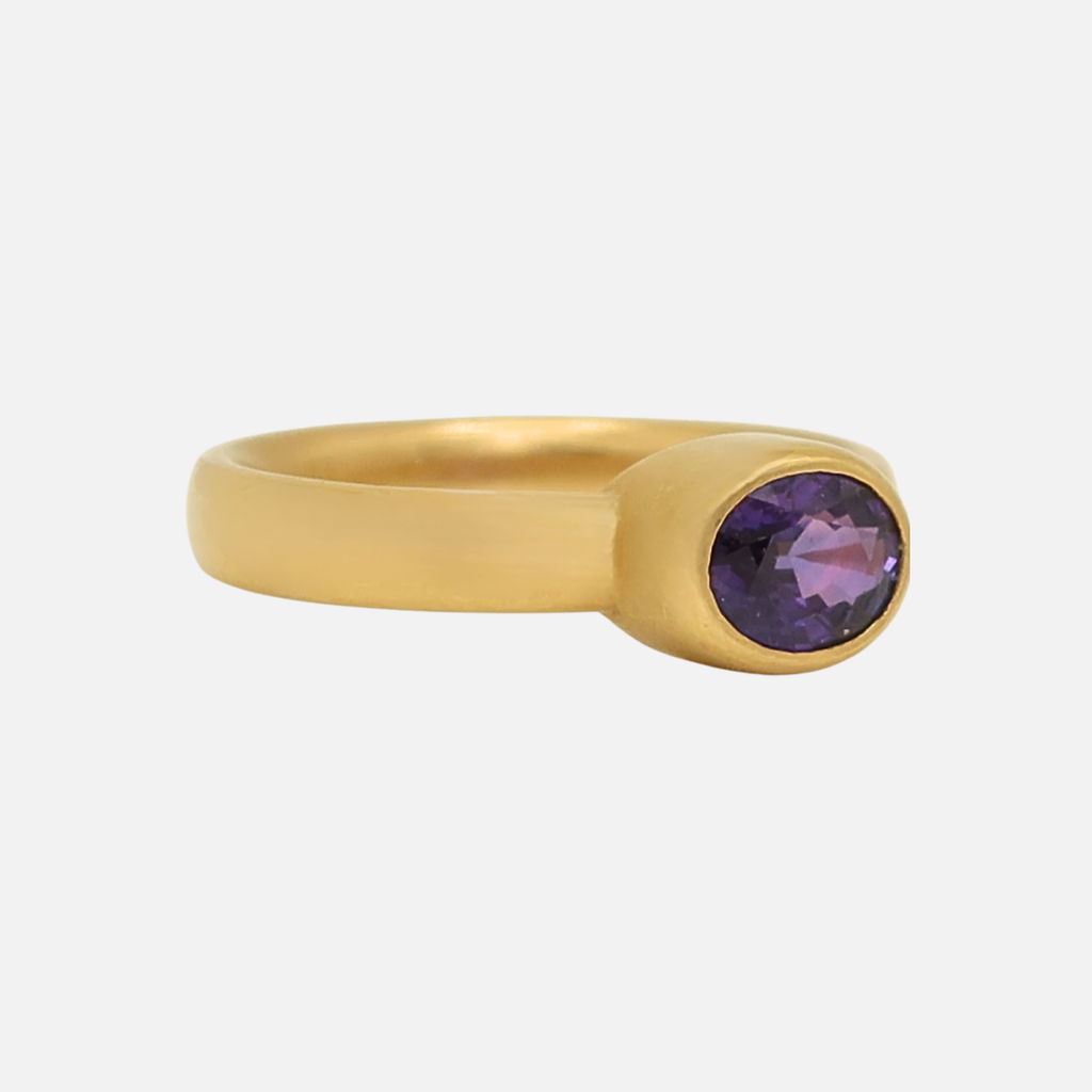 Sonoma Oval Purple Sapphire Ring in 20K Peach Gold