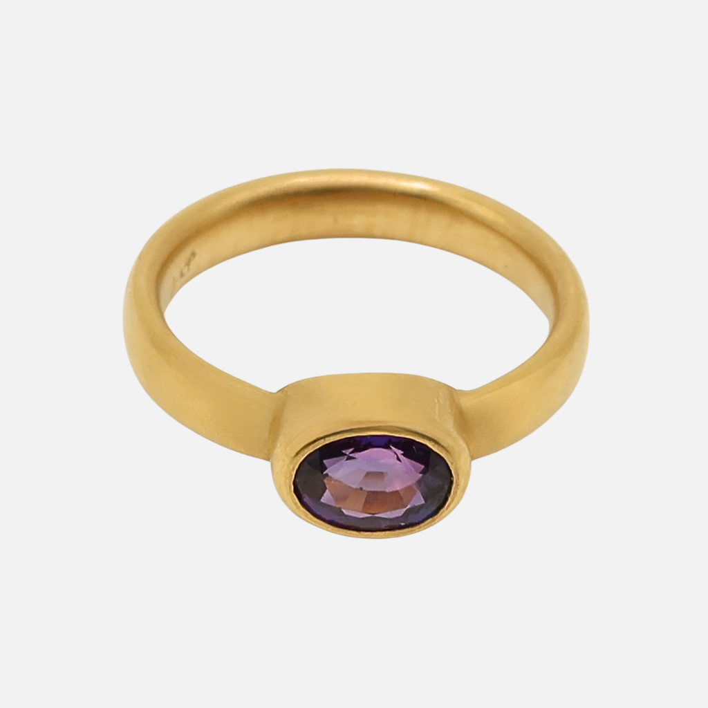 Sonoma Oval Purple Sapphire Ring in 20K Peach Gold