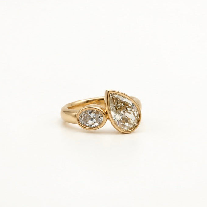 Kallos Toi et Moi Oval and Pear Shape Ring in 18K Yellow Gold