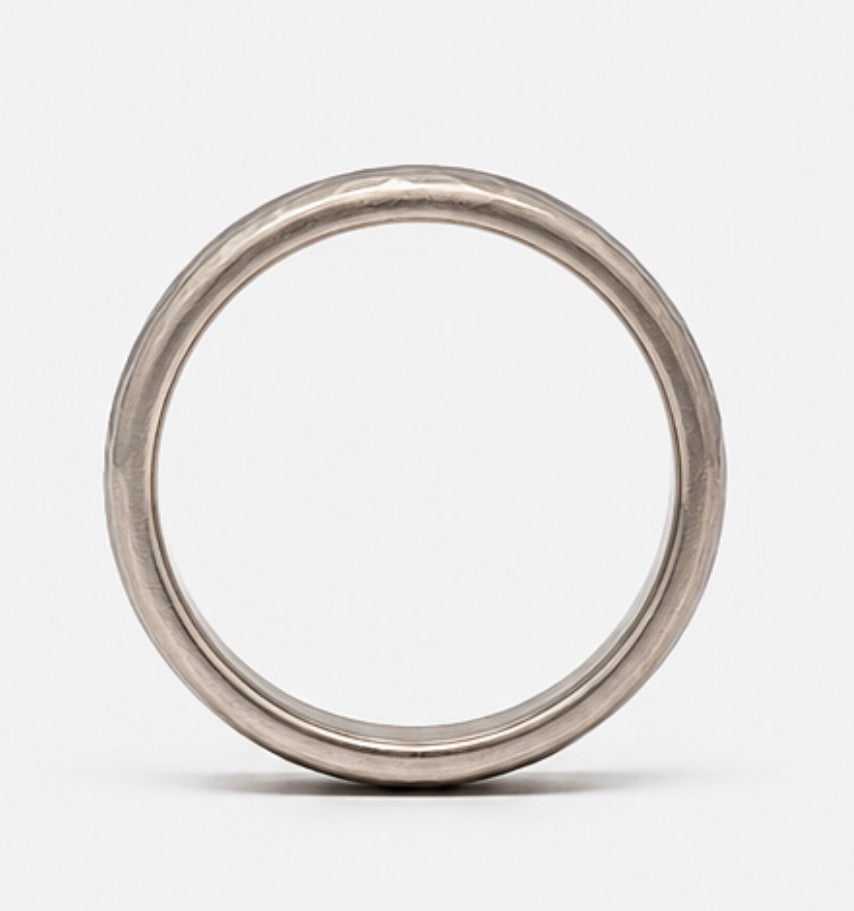 Sonoma Hammered Band in 18K Alpine Gold- 5mm