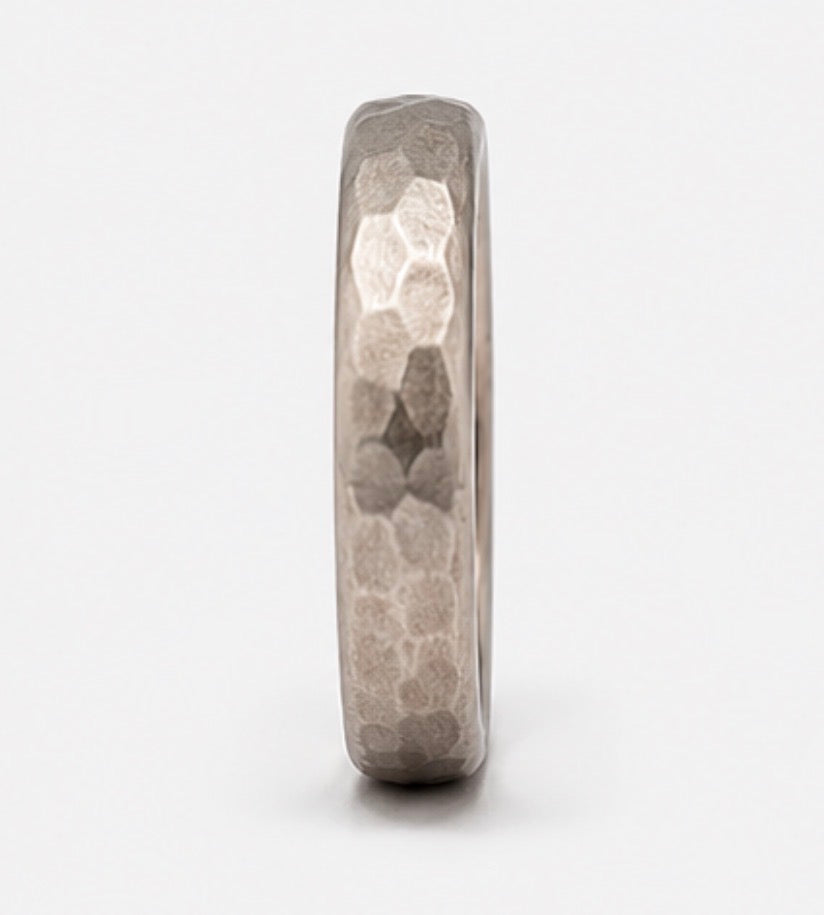 Sonoma Hammered Band in 18K Alpine Gold- 5mm