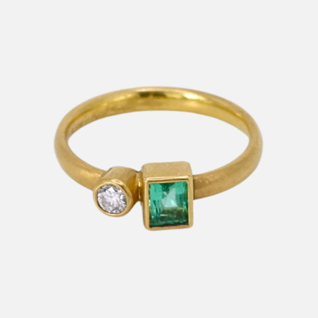 Sonoma Mini Toi Moi Emerald and Diamond Ring in 20K Peach Gold