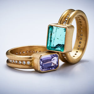 Shimmer Emerald Ring in 20K Peach Gold Reinstein Ross Goldsmiths